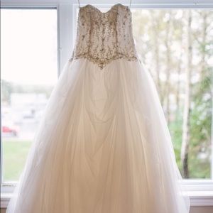 Wedding dress